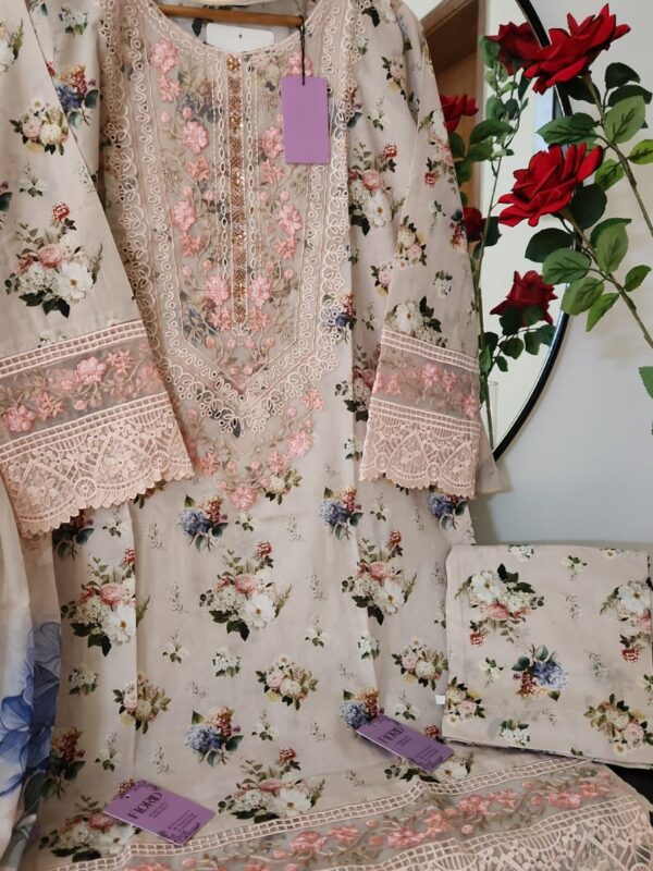 Pure lawn 3 piece luxury article
